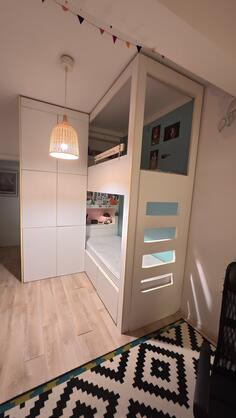 Odlična dečija soba sa novim dušecima.