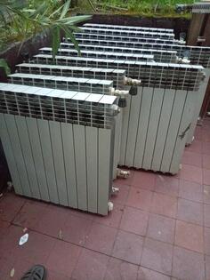 Prodajem aluminijumske radijatore i cevi za njih sa pumpom i ekspanzionom bocom. 