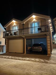 Porodična kuća 220m2 - Podgorica - > Okolina grada