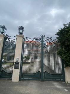 Porodična kuća 260m2 - Bar - Stari Bar