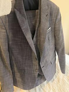 Prodaje se musko odijelo