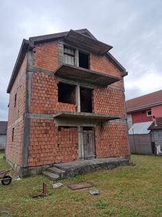 Kuća sa više stanova 231m2 - Danilovgrad - Glavica