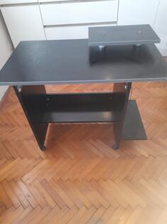 Prodajem  kompjuterski sto, u odličnom stanju, širine 51 cm, dužine 90 cm i visine 75 cm.