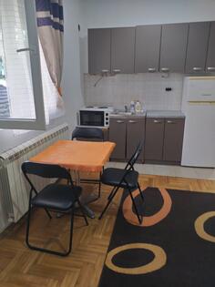 Garsonjera 28m2 - Čukarica - > Okolina