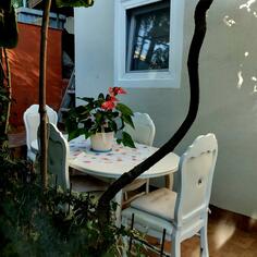 “Trpezarijski sto sa 4 stolicama"