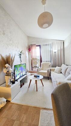 Dvosoban stan 42m2 - Podgorica - Preko Morače