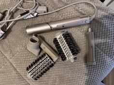 Shark hairsyler kupljen u Americi sa americkim nastavkom koji se koristi zajedno sa pretvaracem napona