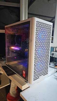 14700K, 32GB DDR5, RTX 3080TI, M2 1TB - Intel i7 - 32GB GB DDR5 - SSD disk