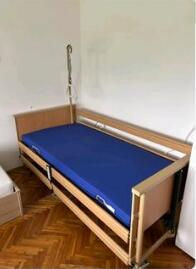 Medicinski elektricni krevet sa antidekubitnim dusekom