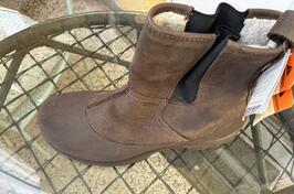 Prodajem NOVE muške Crocs čizme br 12 M