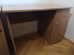 Prodajem dva radna stola