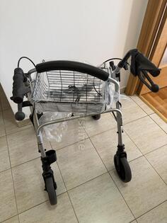 Hodalica sa točkovima i sjedištem