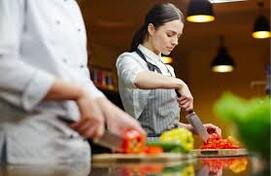 Potrebna pomocna radnica / radnik u kuhinji