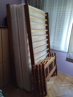 Prodaja 2 kreveta i 2 dušeka uz krevete