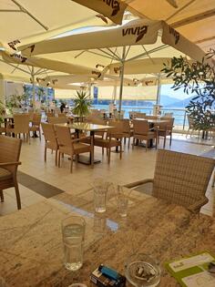 POTREBAN KONOBAR  I POMOCNI RADNIK U KUHINJI