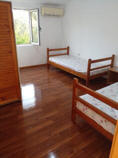 Kuća sa više stanova 0m2 - Bar - Dobra Voda