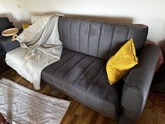 Fotelja na prodaju hitno, samo je naslon istrošen.