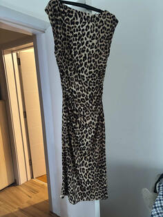 Haljina super za Za neku setnjicu po danu ili izlazak noću