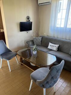 Prodajem ovaj set, STOLICE ,STO i KAUC