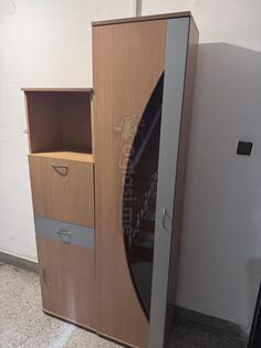 Prodajem 2 vitrine
