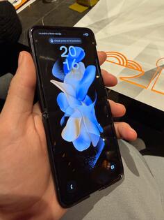 Samsung - Z Flip 4