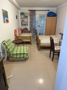Garsonjera 35m2 - Ulcinj - Centar grada pinjes