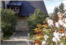 Porodična kuća 200m2 - Žabljak - > Okolina grada