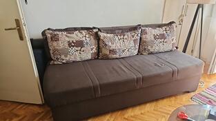 POKLANJAM kauč/ležaj.