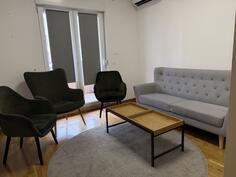 Na prodaju trosjed sa 3 fotelje i stolom - Podgorica