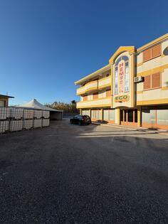 Poslovna zgrada 814m2 - Bar - Centar grada