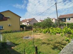 Građevinsko zemljište 300m2 - Podgorica - Zlatica