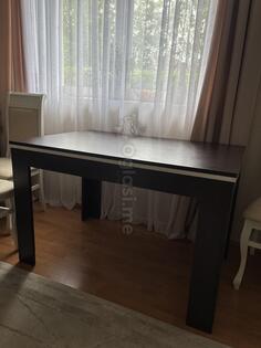Prodajemo trpezarijski sto 