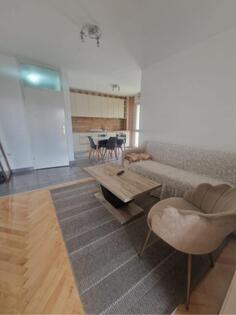 Jednoiposoban stan 58m2 - Bar - Centar grada