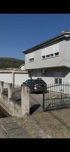 Porodična kuća 196m2 - Bar - Tomba