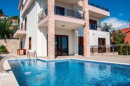 Vila 392m2 - Bar - Šušanj