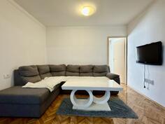 Dvosoban stan 60m2 - Bar - Centar grada
