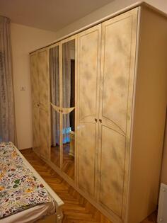 Prodajem Ormar trokrilni 275x225x60