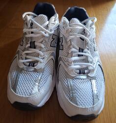 Prodajem Original New Balance 530 patike