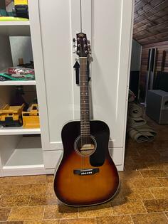 akustična gitara super zvuk kao nova