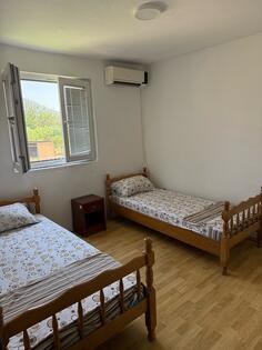 Dvosoban stan 75m2 - Bar - > Okolina grada