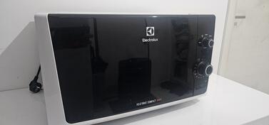 ELECTROLUX mikrotalasna