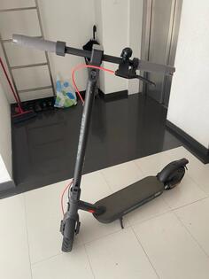 Prodajem Elektricni trotinet , u savrsenom stanju je