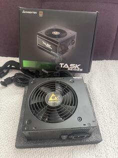 Standardno napajanje od 600W - Chieftec