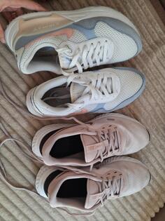 Nike zenske patike, 2 para