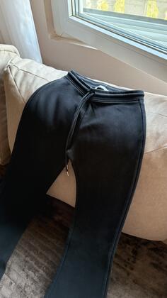 Pantalonice sa širokim nogavicama u odličnom stanju