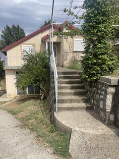 Porodična kuća 40m2 - Podgorica - Masline