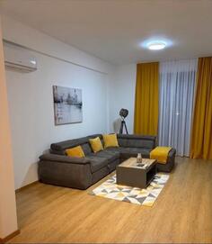 Dvosoban stan 84m2 - Bar - Centar grada