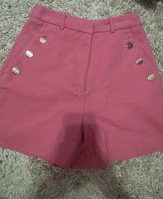 Pink šorc sa zlatnim dugmićima