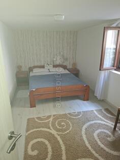 Dvosoban stan 60m2 - Cetinje - Centar grada
