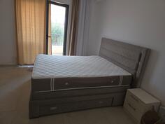Bračni krevet + dušek 160x200